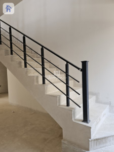 Modern Home With 5 Bedrooms Image 8
