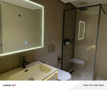 Modern Studio Apartment in Prime Location Resim 9