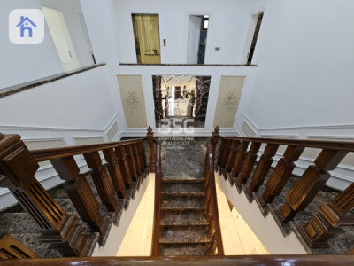 Luxury House with 6 Bedrooms Image 12