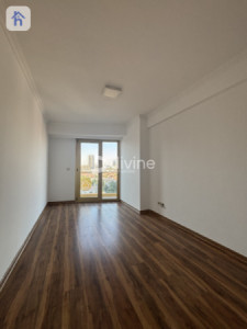 Corner Apartment Image 6