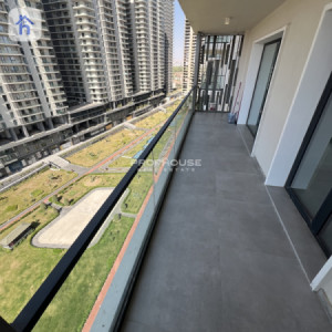 Spacious Apartment with Stunning Views image 8