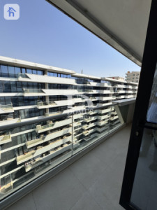 Elegant 13th Floor Apartment for Rent Image 6