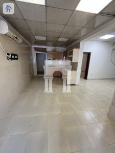 Spacious Commercial House, Ideal Location! Image 5
