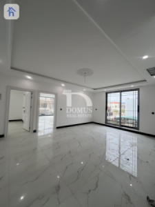 Luxurious Villa with 6 Bedrooms Image 8