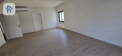 Spacious 4 Bedroom Family House Image 5