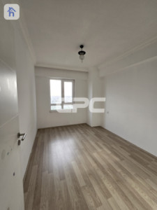 Modern Apartment with 3 Bedrooms Image 4
