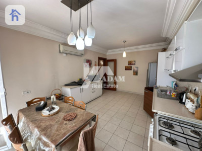 Charming 275m² Apartment for Rent Image 6