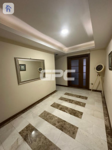 Bright Apartment with 4 Bedrooms Image 7