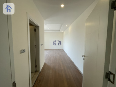 Spacious 3-Bedroom Apartment in Zaniary Towers Image 11