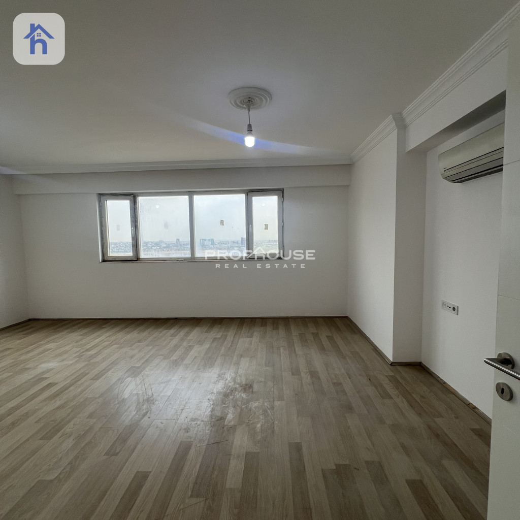Luxurious 3 Bedroom Apartment with City Views — 2