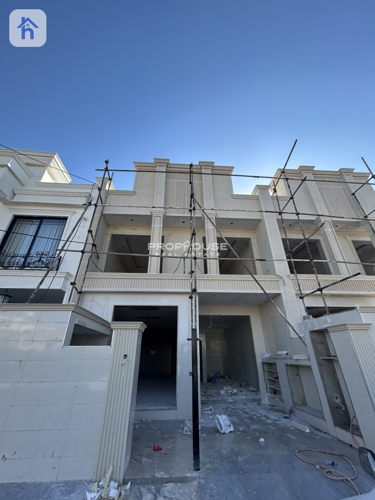 خانوو بەرامبەر باخچە