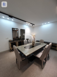 Elegant 5-Bedroom Villa Image 4