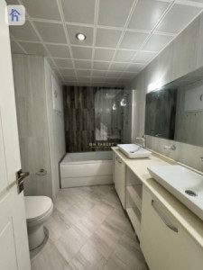 Modern 2-Bedroom Apartment with Stunning Views image 8