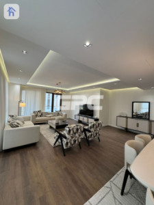 Spacious 4-Bedroom Apartment image 3