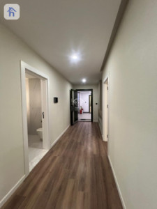 Modern 3-Bedroom Apartment in High-Rise Building Image 8