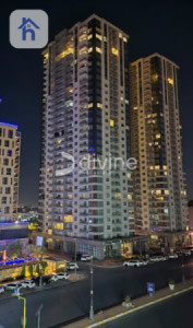 شقة عصرية بغرفتي نوم مع شرفة image 2