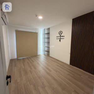 Modern Office Space in Phoenix Tower image 5