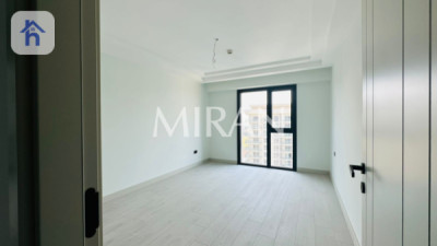 Modern Apartment in Prime Location Image 3