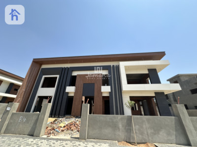 Spacious Villa in Prime Location Image 4