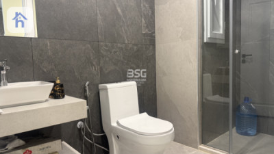 Modern apartment with spacious layout image 6