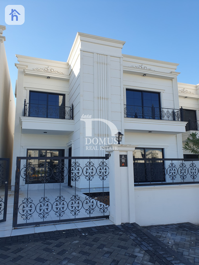 Commercial House (242m²)