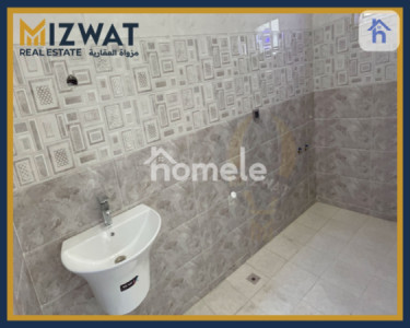 Cozy 3-bedroom House in Al Jihad image 6