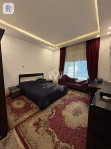 Spacious House with 6 Bedrooms Image 10