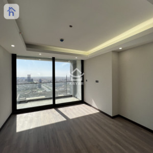 Bright Apartment with Stunning Views Image 18