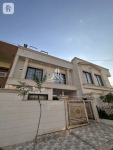Square House image 1