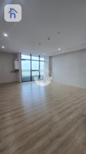 Bright and Airy Apartment image 6