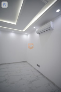 Modern 5-bedroom house for rent image 18