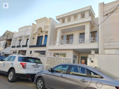 Modern Family Home with 4 Bedrooms image 1