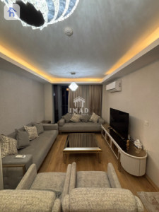 شوقەیەکی ڕاخراو بە دیمەنێکی جوانەوە image 3