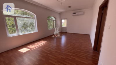Spacious house in Italian Village 1 Image 13