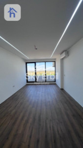 Modern 1-bedroom apartment with stunning view image 3