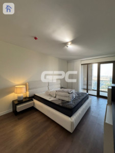 Spacious 4-Bedroom Apartment image 8