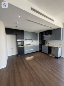 Chic one-bedroom apartment in prime location image 4