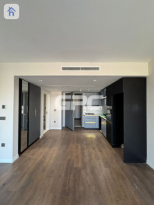 شوقەیەکی ئارام لە بۆلیڤارد image 1