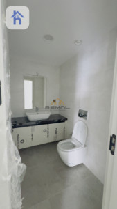 Sophisticated 3-Bedroom Apartment Resim 9