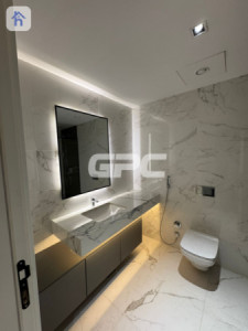 Spacious 4-Bedroom Apartment image 17