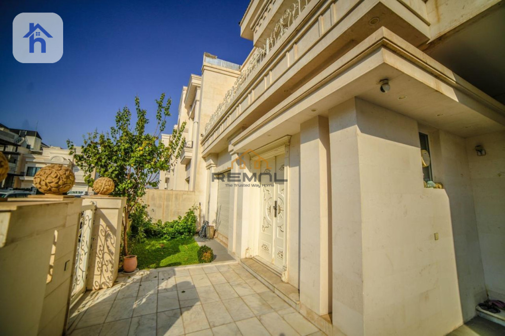 Modern Family Home for Sale Resim 2
