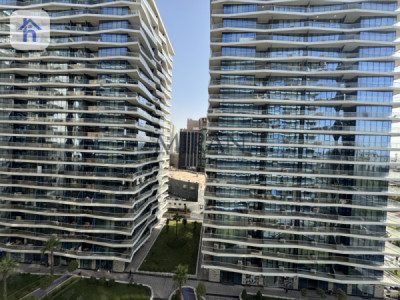 Modern Studio Apartment with Great Views Image 7