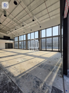 Spacious Showroom with Offices and Rooms Image 4