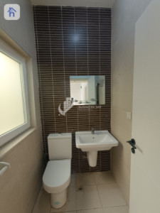 Modern 4-Bedroom House For Sale image 8