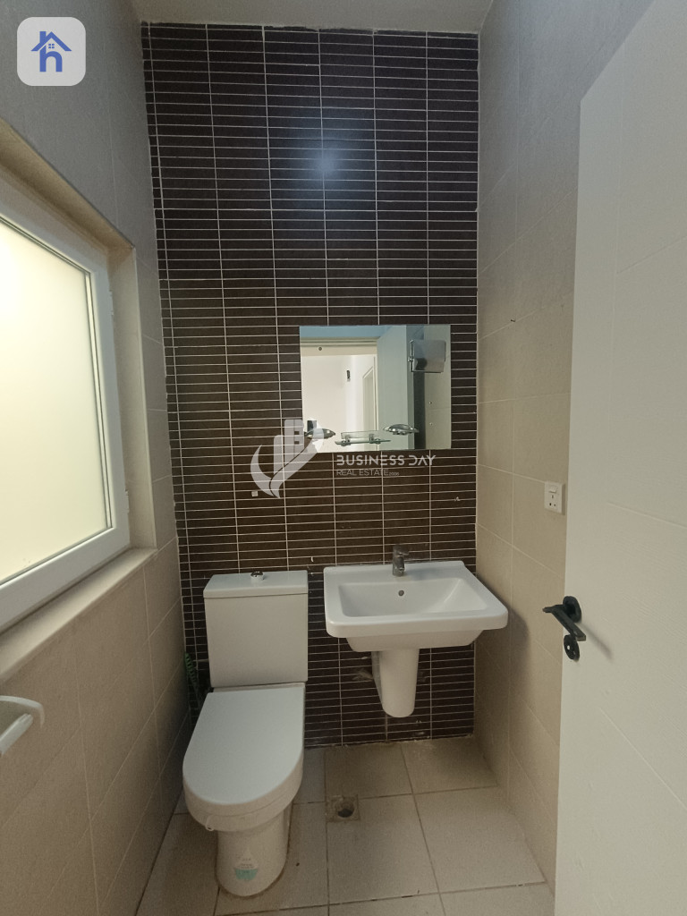 Modern 4-Bedroom House For Sale Image 8
