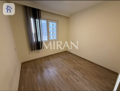Modern 3-Bedroom Apartment image 5