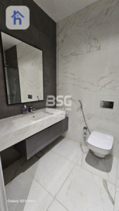 Spacious Apartment with Beautiful Views image 9