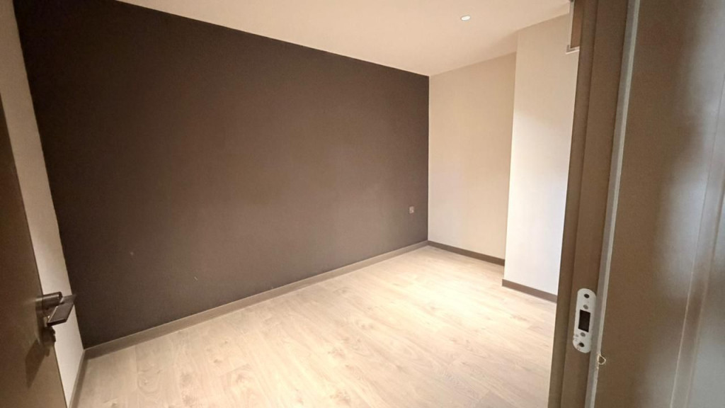 Spacious 4-Bedroom Apartment with Stunning Views Image 9