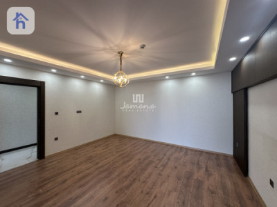 Luxurious 4-Bedroom Apartment Image 10