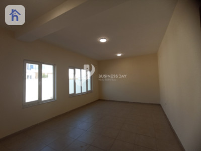 Spacious House with 4 Bedrooms Image 6